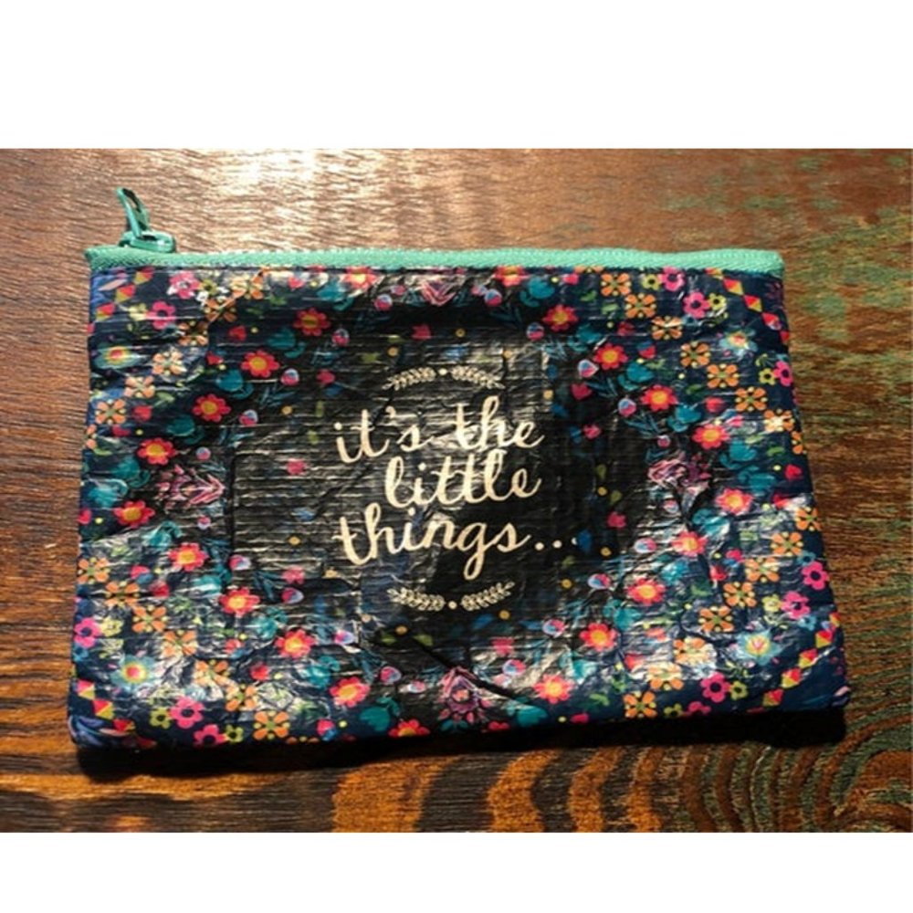 It's The Little Things Coin Purse LIKE NEW!